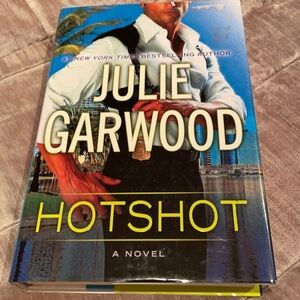 HOT Shot by Julie Garwood